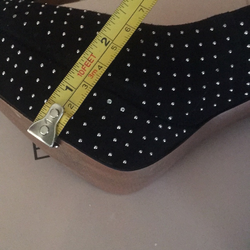Shoes - Picture 7 of 8